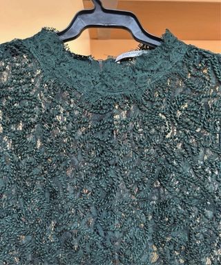 Top Zara encaje verde oscuro