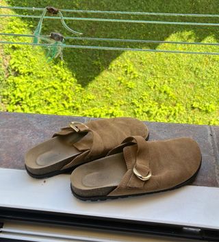 Zuecos Pull & Bear Marrón