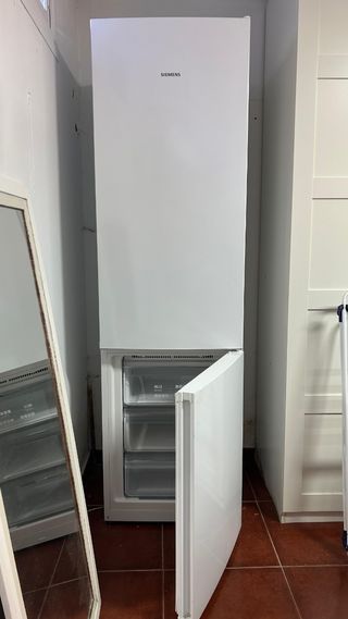 Nevera Siemens blanca