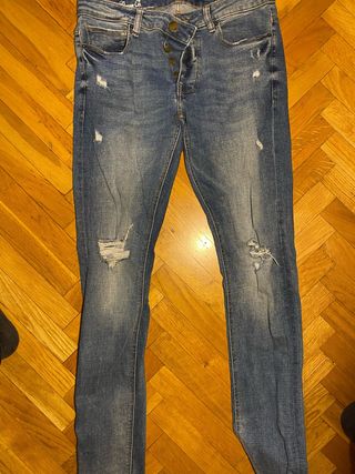 Vaqueros rotos azules