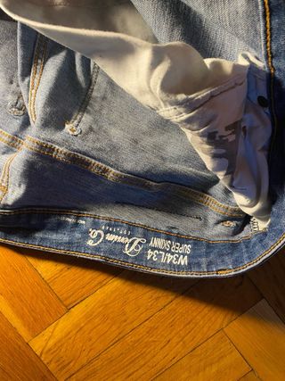 Vaqueros rotos azules