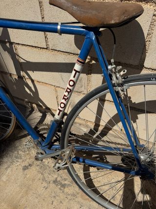 Bicicleta carretera Torrot antigua, sillon de piel