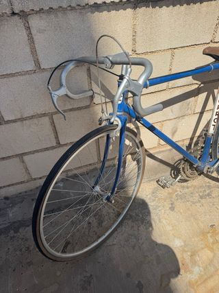 Bicicleta carretera Torrot antigua, sillon de piel