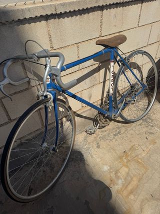 Bicicleta carretera Torrot antigua, sillon de piel