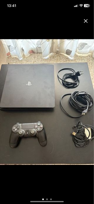 PS4 (PlayStation 4) negra