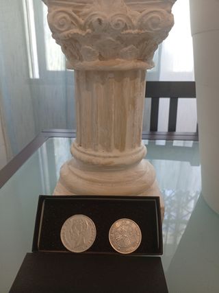 2 Monedas Plata Antigua Estuche