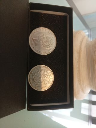 2 Monedas Plata Antigua Estuche