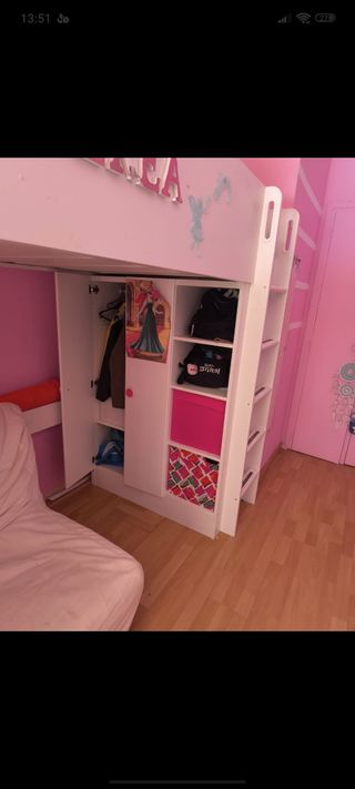 Cama alta con armario