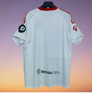 Camiseta Sevilla 25/26, talla L a estrenar 3 fotos