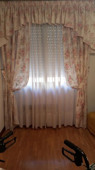 Cortinas florales - blancas y rosas