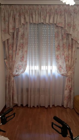 Cortinas florales - blancas y rosas
