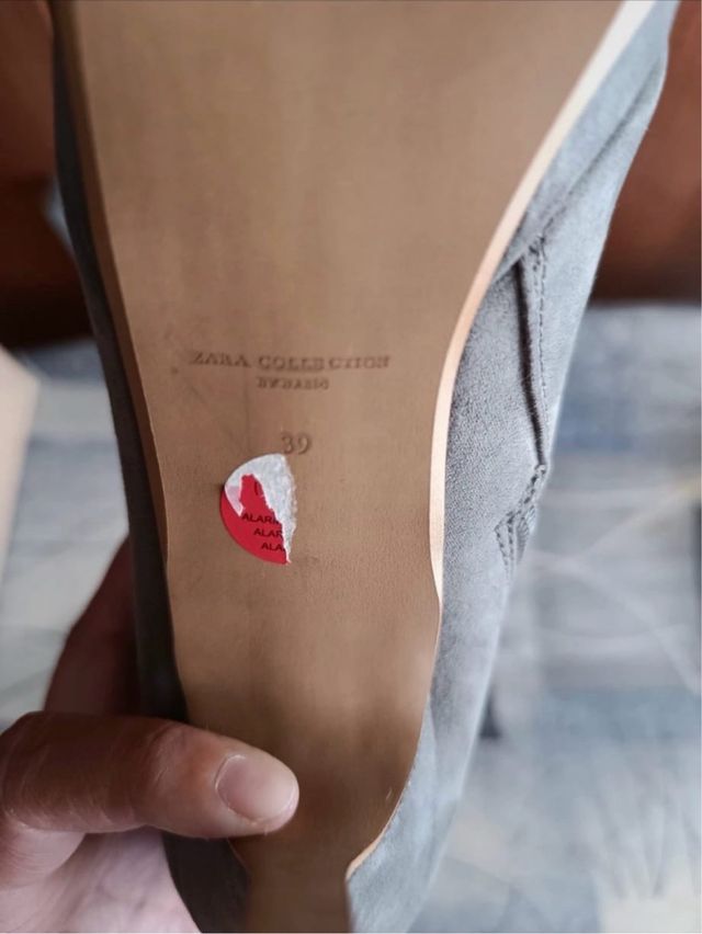 Botín gris de tacón alto