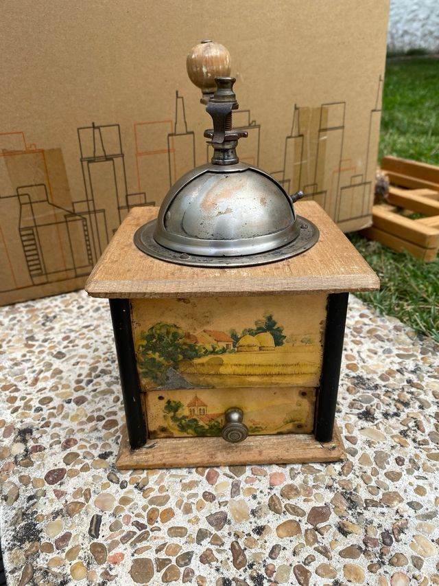 Molinillo de cafe antiguo