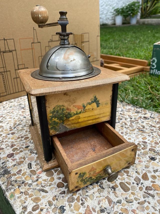Molinillo de cafe antiguo