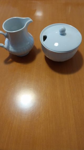 Set caffè: 2 tazze grandi + zuccheriera e lattiera