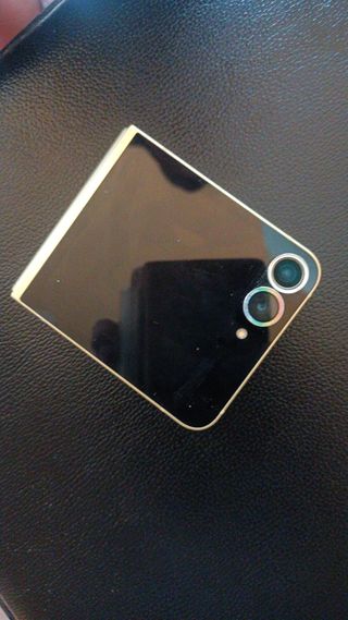 Samsung Galaxy Z Flip 6 amarillo