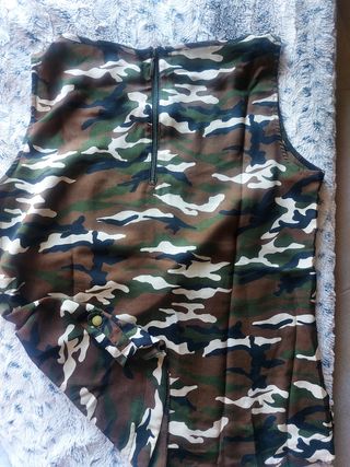 Blusa camuflaje con detalle en negro