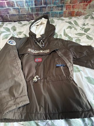 Cazadora Napapijri marrón
talla 10