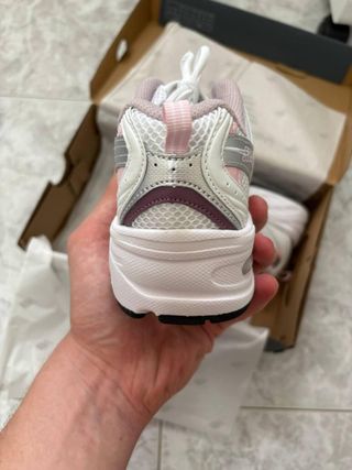 Zapatillas New Balance 530 - Rosa y Blanco