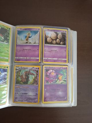 Carpeta con 200 cartas Pokemon Pikachu