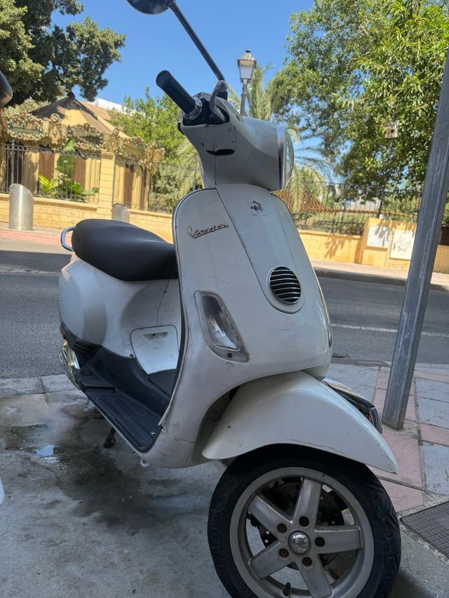 Vespa LX 50 blanca