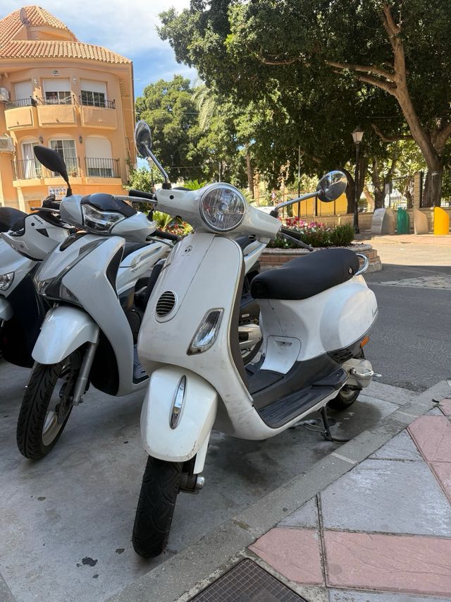 Vespa LX 50 blanca
