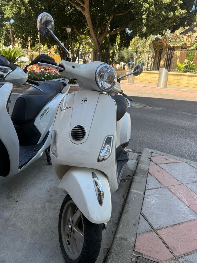 Vespa LX 50 blanca