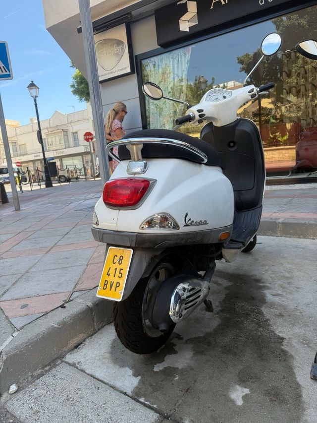 Vespa LX 50 blanca