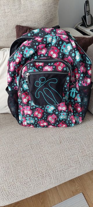 Mochila infantil marca totto. 