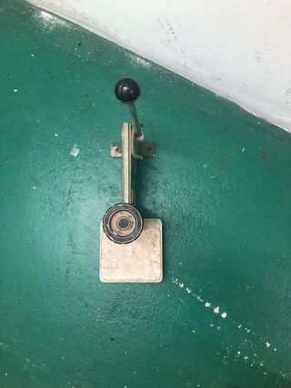 Herramienta troqueladora manual