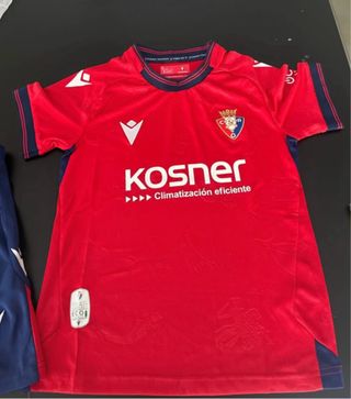 Kit Camiseta y Pantalón del Osasuna talla 11 años