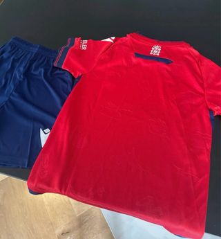 Kit Camiseta y Pantalón del Osasuna talla 11 años