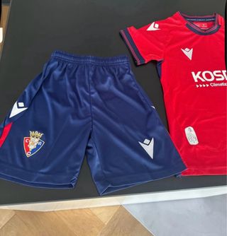 Kit Camiseta y Pantalón del Osasuna talla 11 años