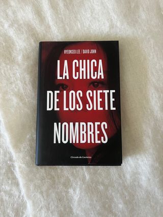 La chica de los siete nombres
