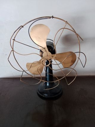 Ventilador antiguo dorado