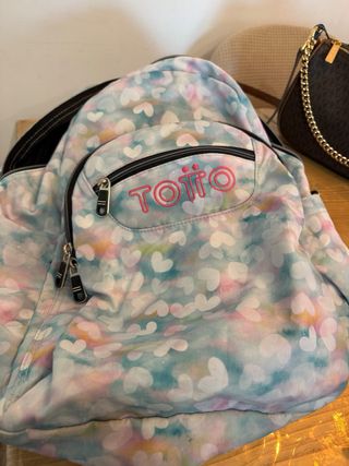 Mochila Totto muy bonita y casi nueva