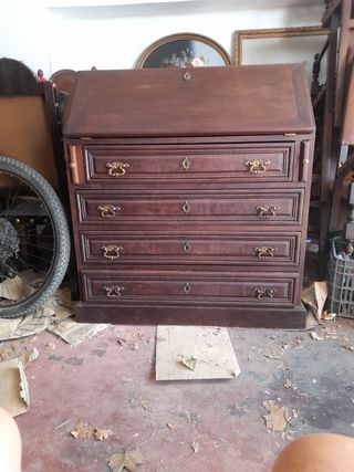 Escritorio antiguo de madera