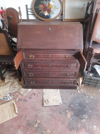 Escritorio antiguo de madera