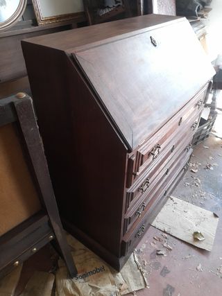 Escritorio antiguo de madera