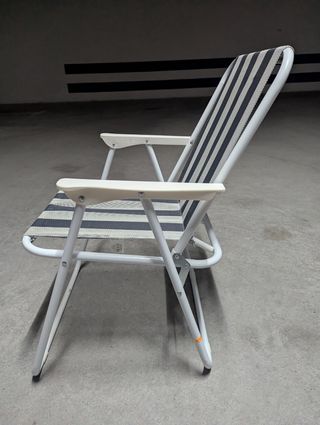 Silla de playa plegable prácticamente nueva.