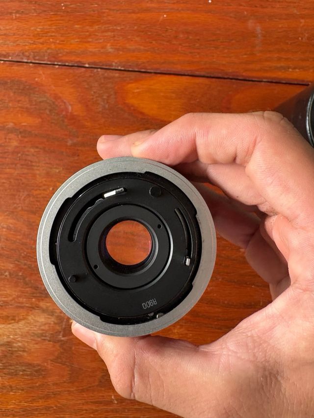 Canon T50: Cámara réflex negra.