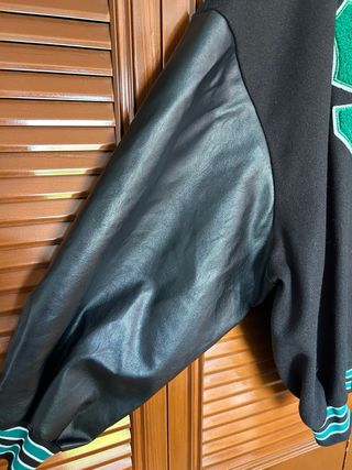 Chaqueta universitaria beisbolera