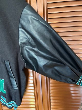 Chaqueta universitaria beisbolera