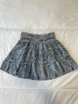 Falda blanca y azul - volantes