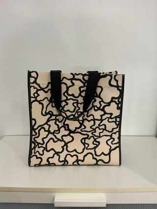 Bolso Tous beige y negro con pequeña cartera