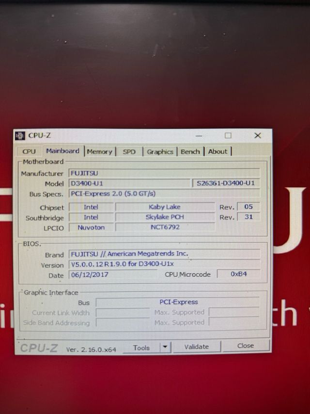 Fujitsu P556 E85+ - PC Desktop Preto