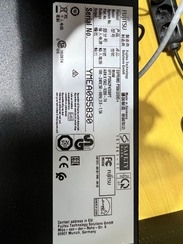 Fujitsu P556 E85+ - PC Desktop Preto