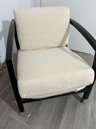 Sillón beige y negro