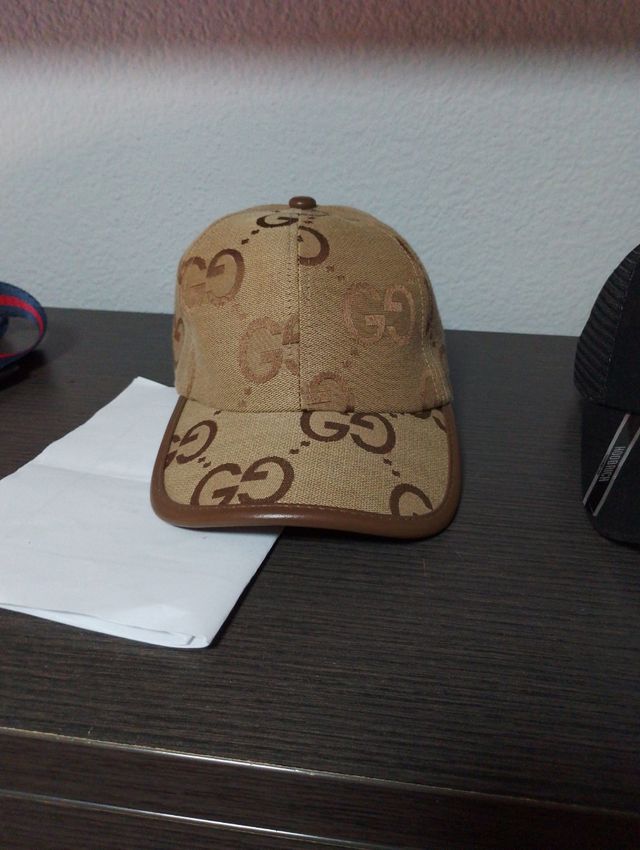 Gorra Gucci marrón beige