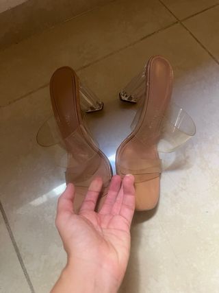 Sandalias tacón Zara transparentes beige
